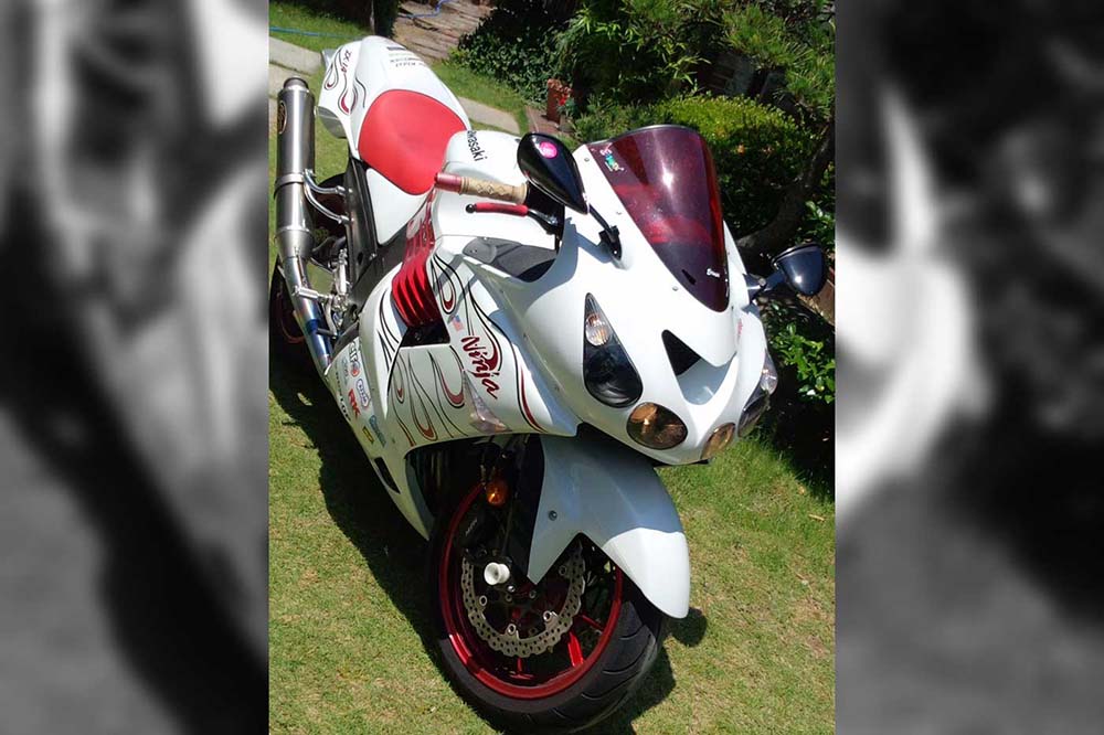 フレアパターンに合わせたこだわりのカスタム ZX-14 Special Edition