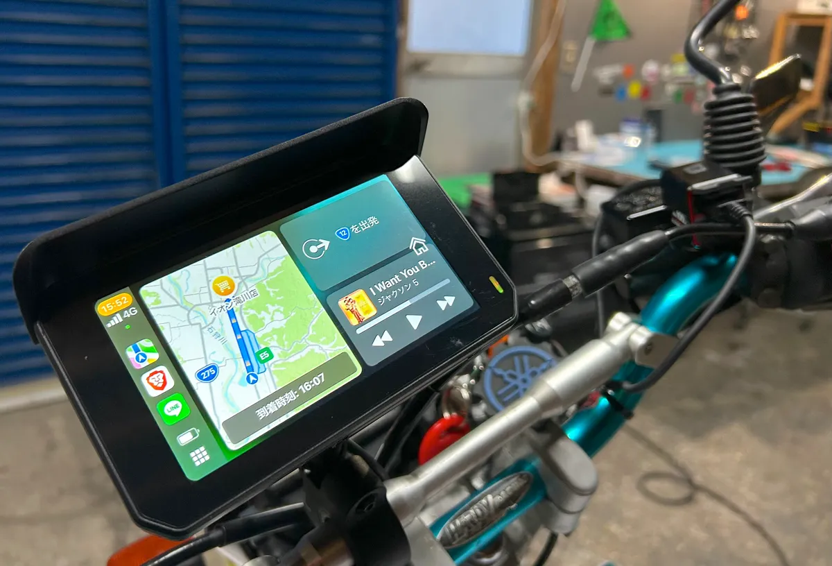 食指が動く！バイク用のスマートモニターに2万円を切るシンプルモデル