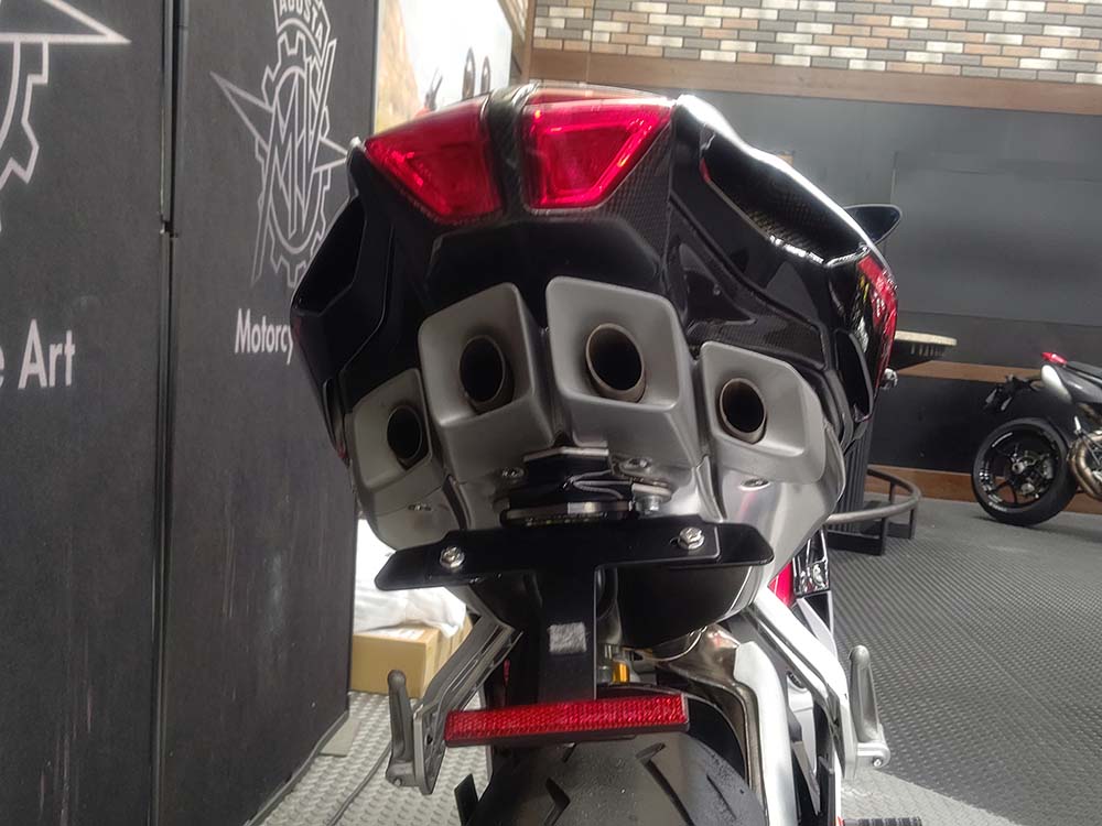 4本出しマフラーが奏でる凄まじいエキゾーストノートが魅力 F4 RR