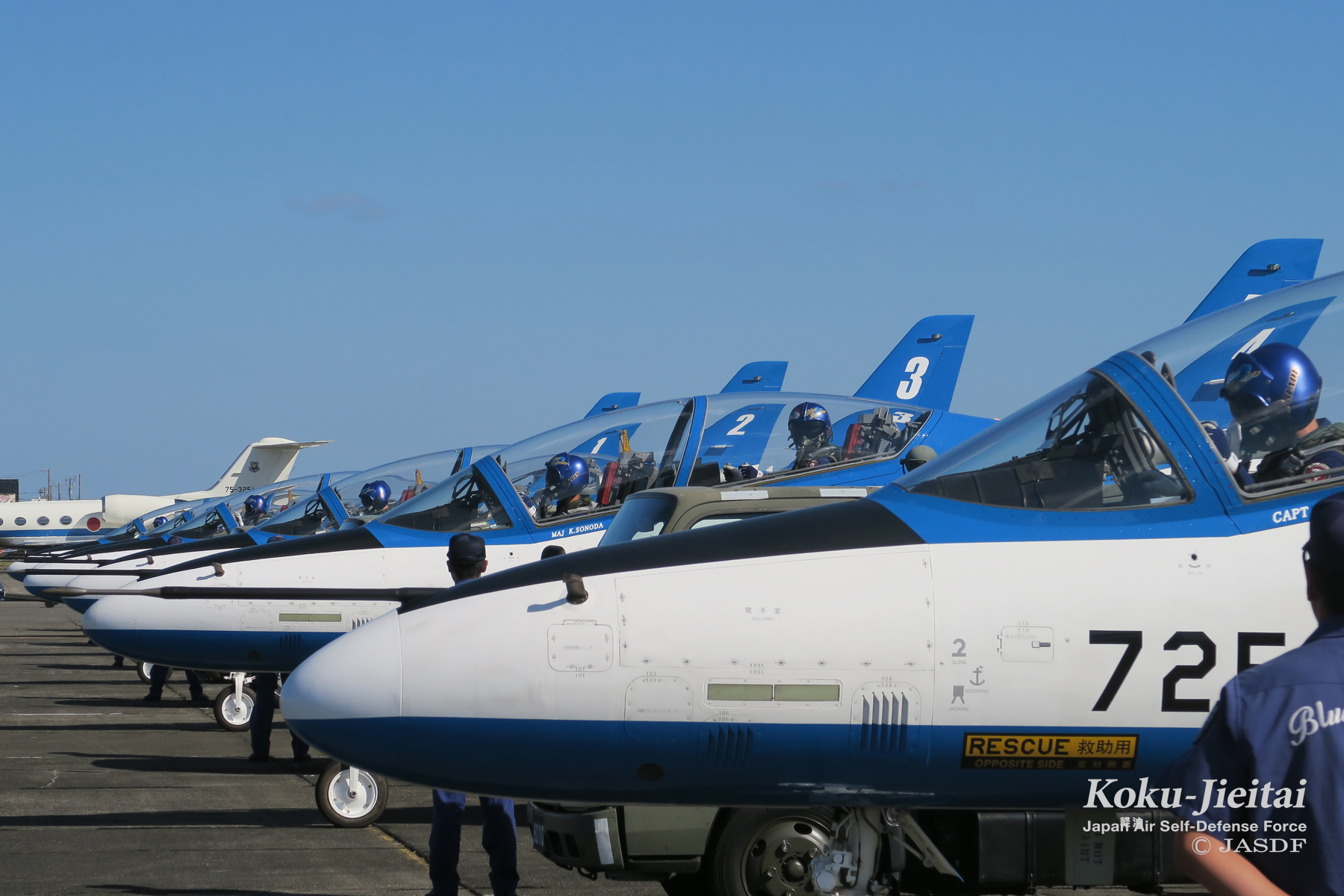 T-4 ブルーインパルス | 装備 | 防衛省 [JASDF] 航空自衛隊