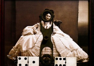 オブジェを中心に版画や写真やコラージュも含めた約80点を紹介する北川