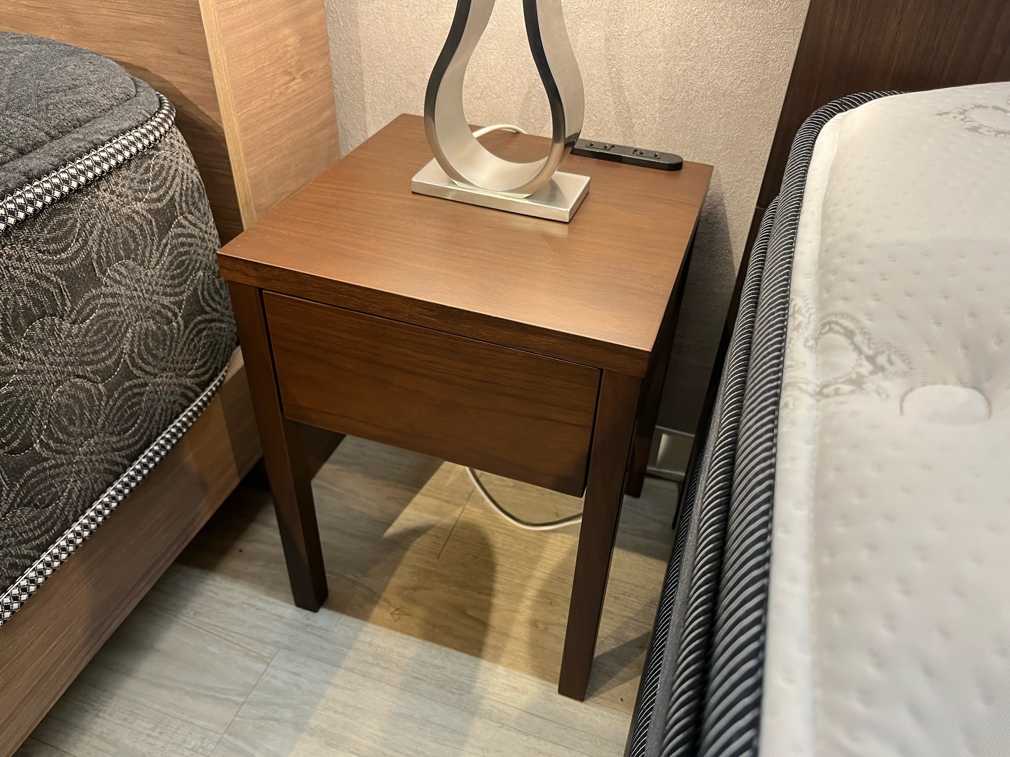 関家具 ナイトテーブル amando2 サイドテーブル コンパクトなナイト