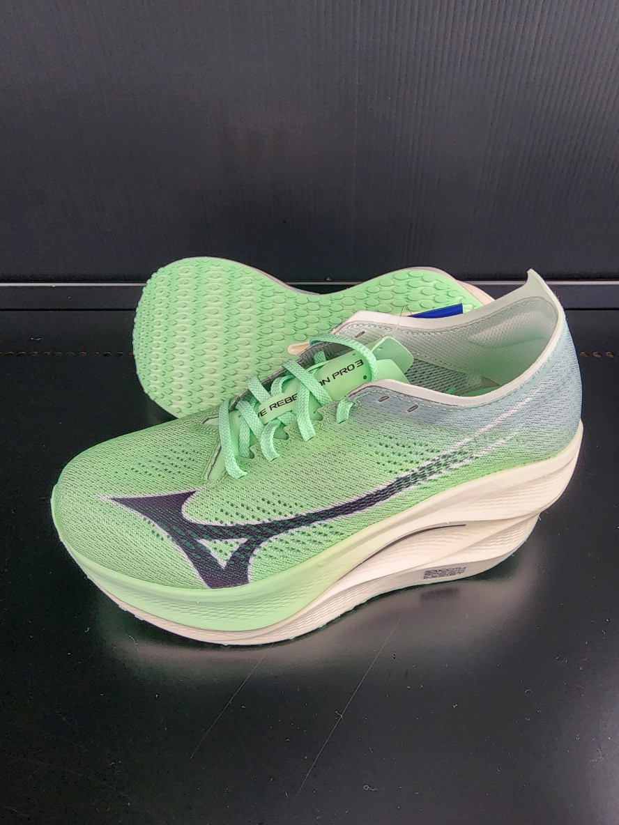 ウエーブリベリオンプロ 3（ライトグリーン×ブラック）U1GD253001