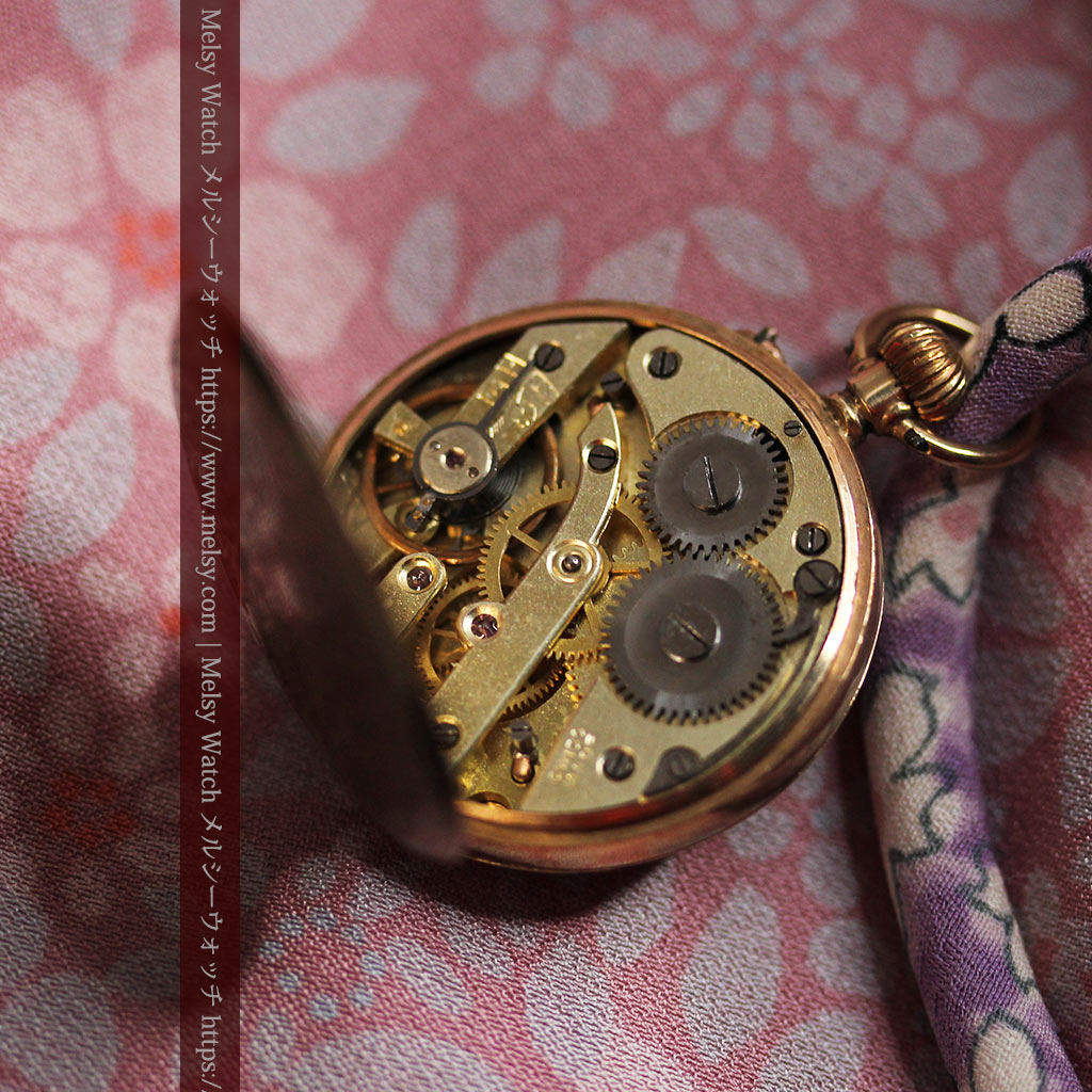 装飾の綺麗なスイス製の金無垢アンティーク懐中時計 【1913年製】