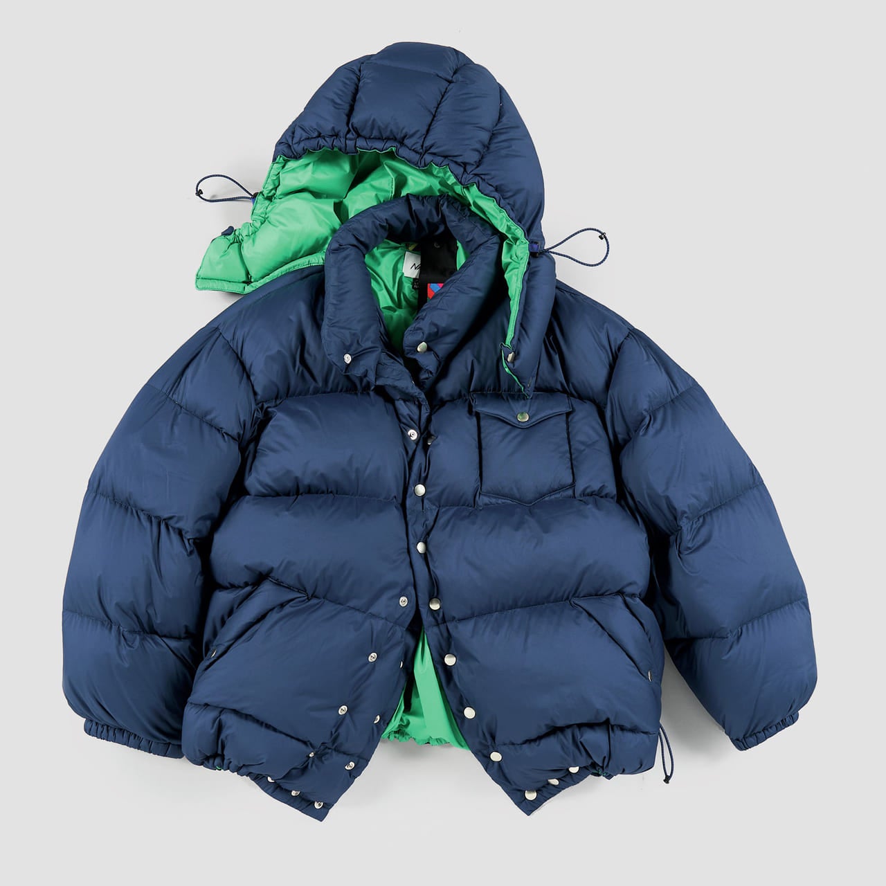 黒の次に買うべきは「大人ネイビー」なダウンジャケット！ カナダ