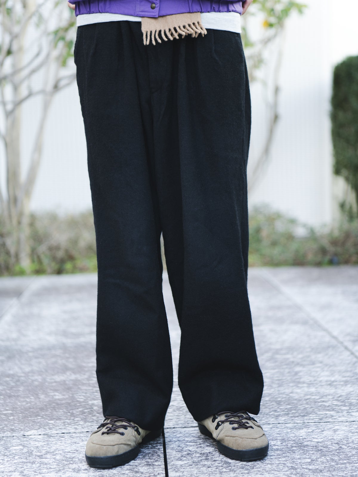 愛用が集中！「コム デ ギャルソン」の黒パンツがオシャレな人たちの大