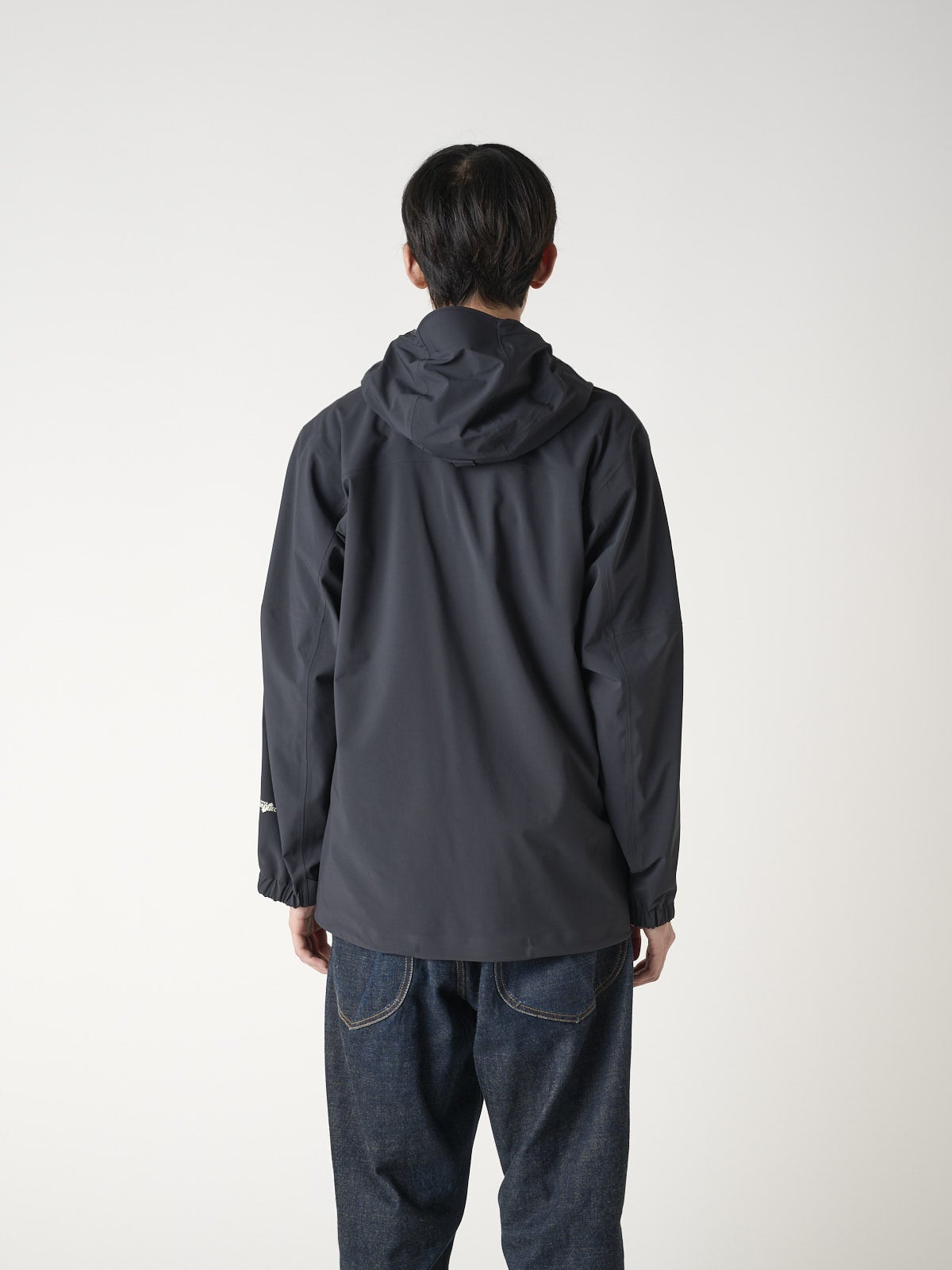 Gallery]新作レビュー！「モンベル」の黒いシェルジャケット2着を徹底