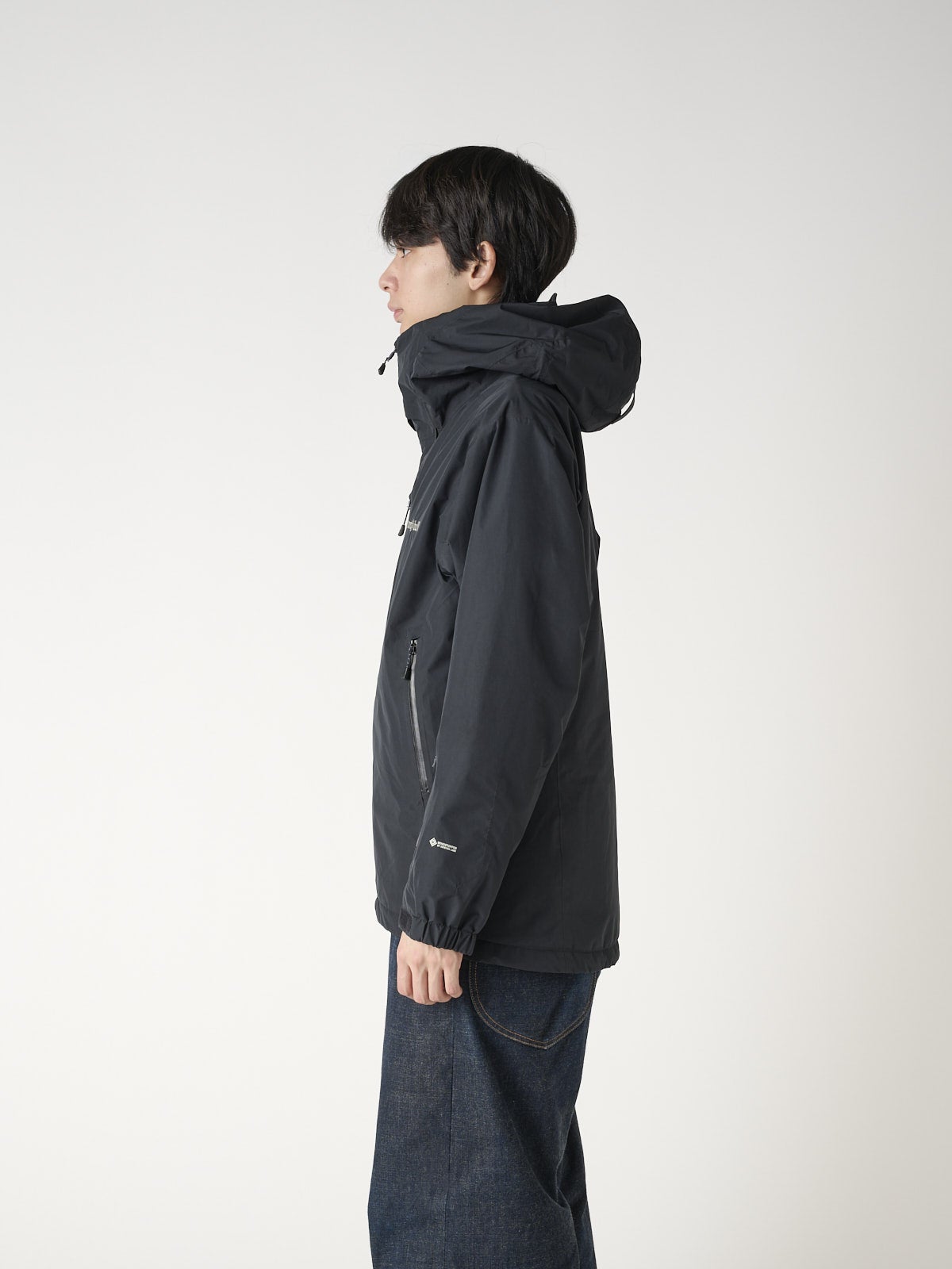 新作レビュー！「モンベル」の黒いシェルジャケット2着を徹底比較