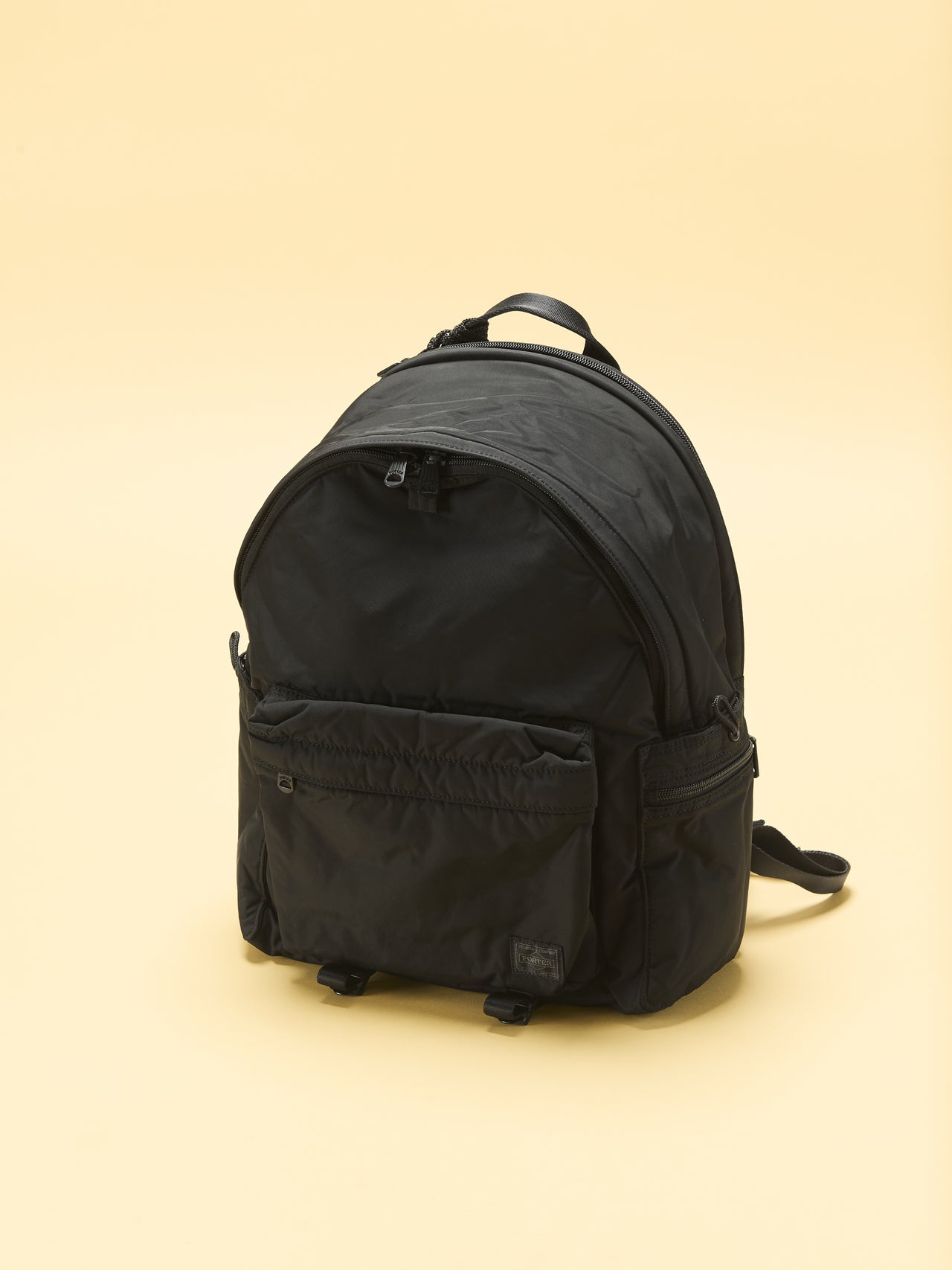 ポーター」の黒リュックを試着＆本音レビュー！ ルックス良し、収納力