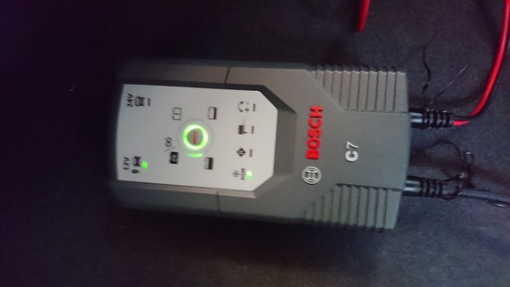 BOSCH バッテリーチャージャー C7