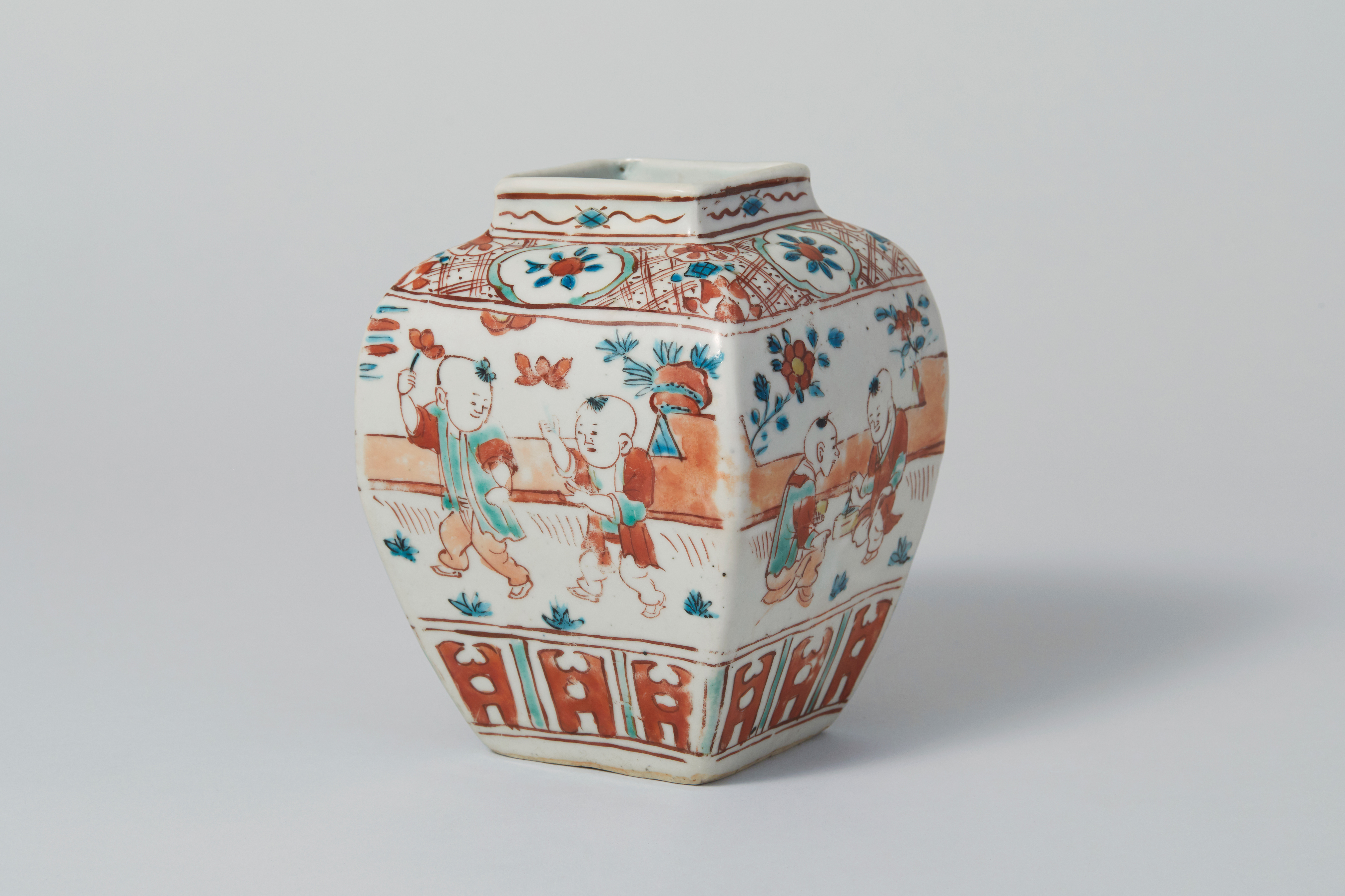 伝世品 中国明時代五彩人文壺 高さ37.8cm 伝世品 中国明時代五彩人文壺