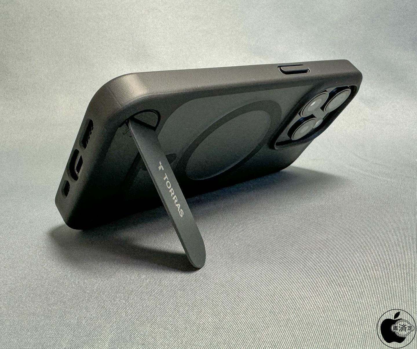 TORRASのiPhone 15 Pro用スタンド付きケース「UPRO Pstand for iPhone