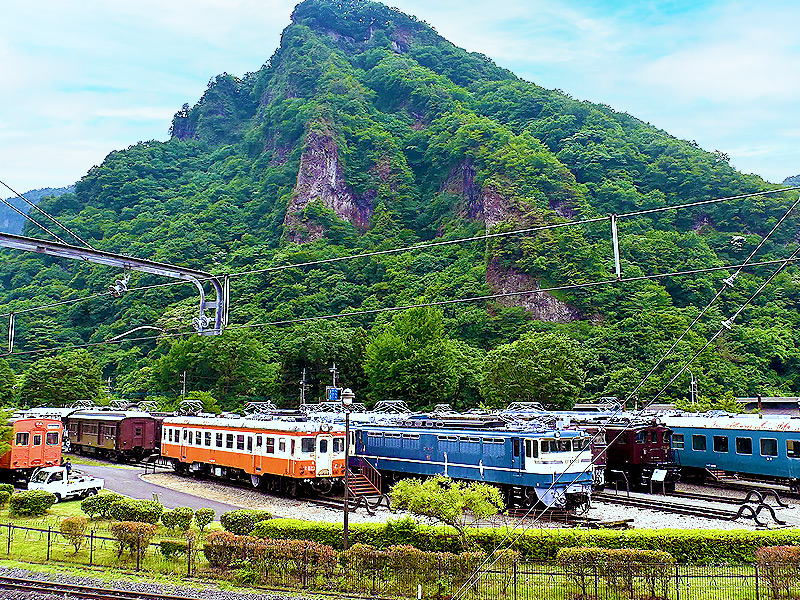 碓氷峠】紅葉に染まる、幻のアプト式廃線跡へ！日本初の重文・近代化
