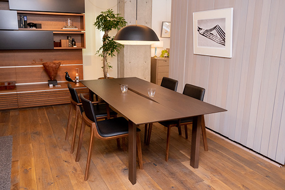 カンディハウスに教わる！用途やサイズに応じたダイニングチェアーの