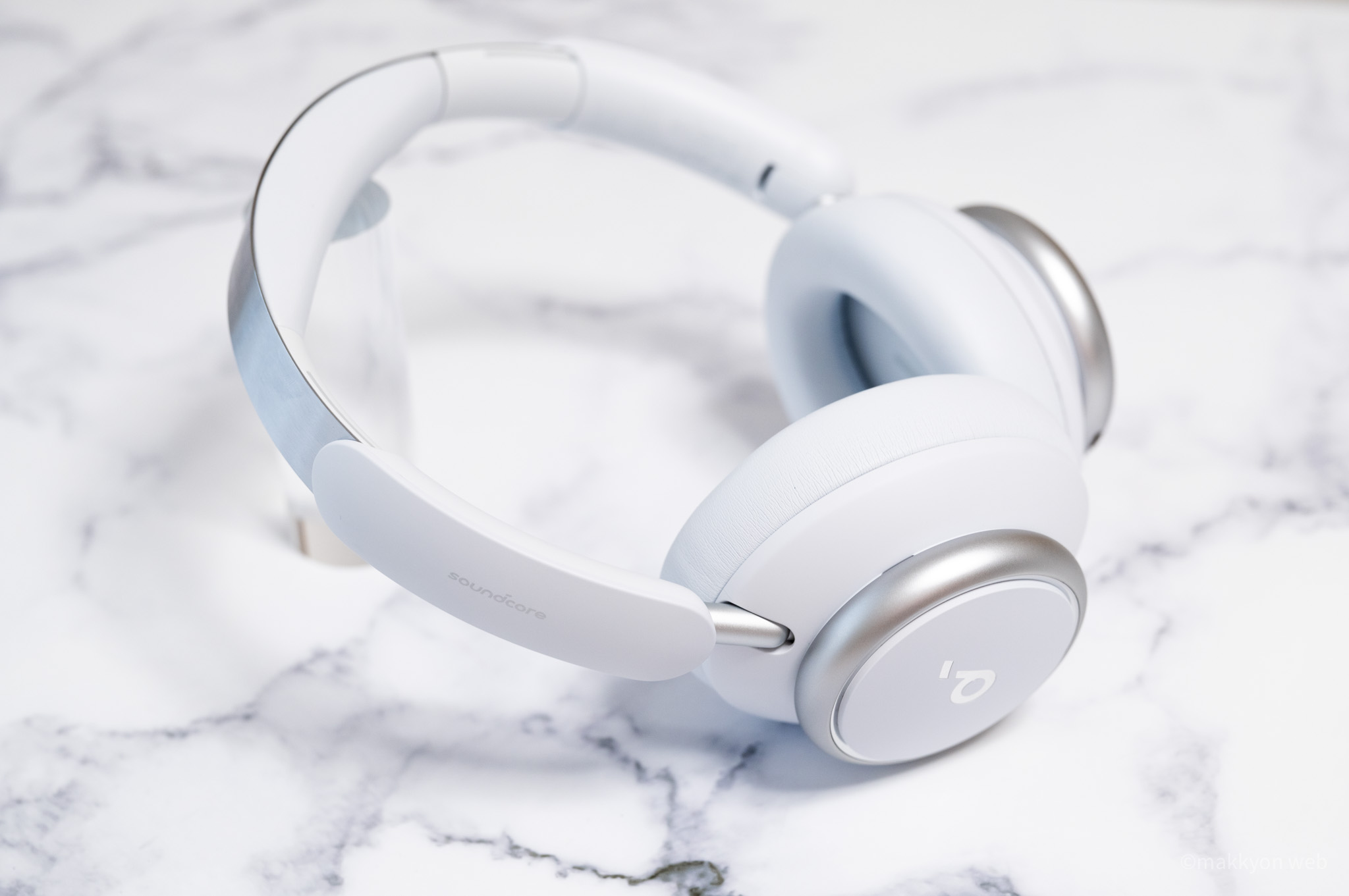 真っ白なワイヤレスヘッドホン！ANCからLDAC、65時間再生まで全部入り