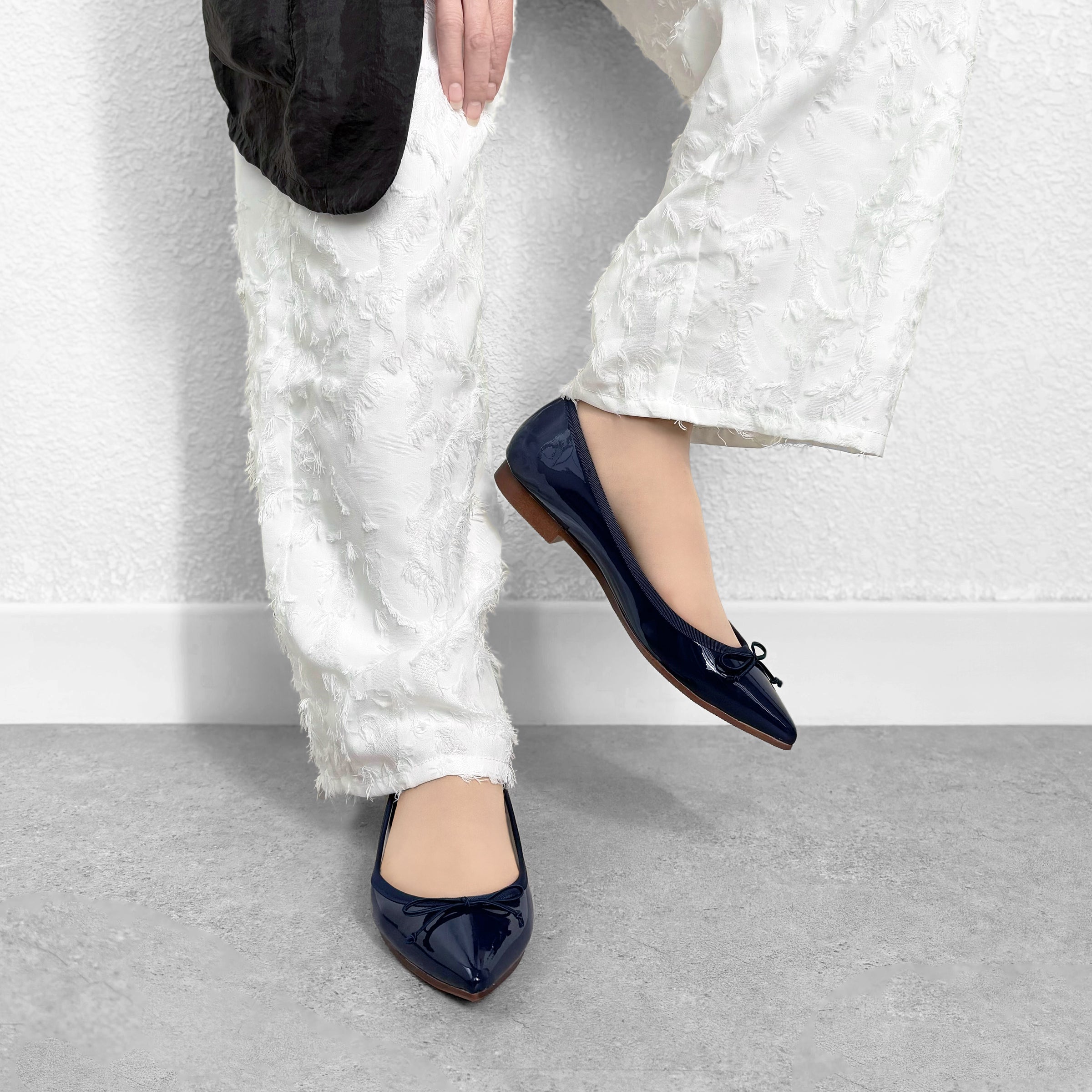 定価16,500円 新品Diana ネイビー ポインテッドトゥ フラットシューズ