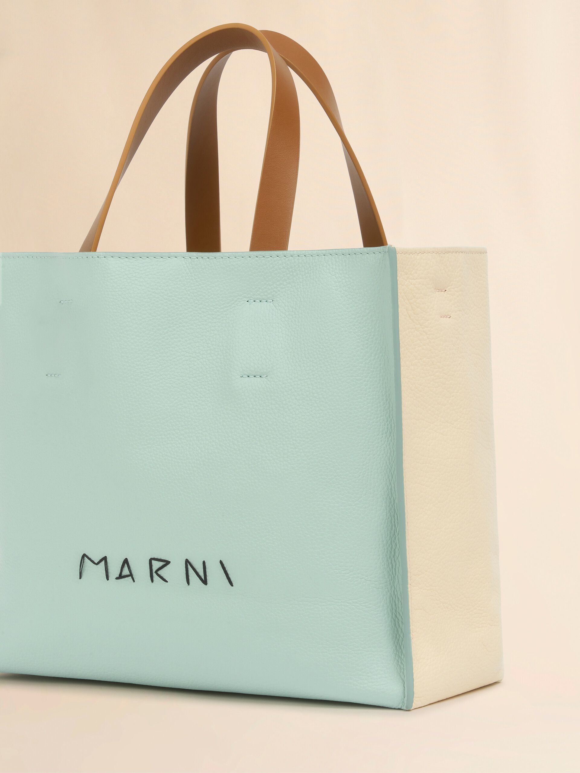 グリーン クリーム ブラウン レザー製 Museo ソフトトートバッグ