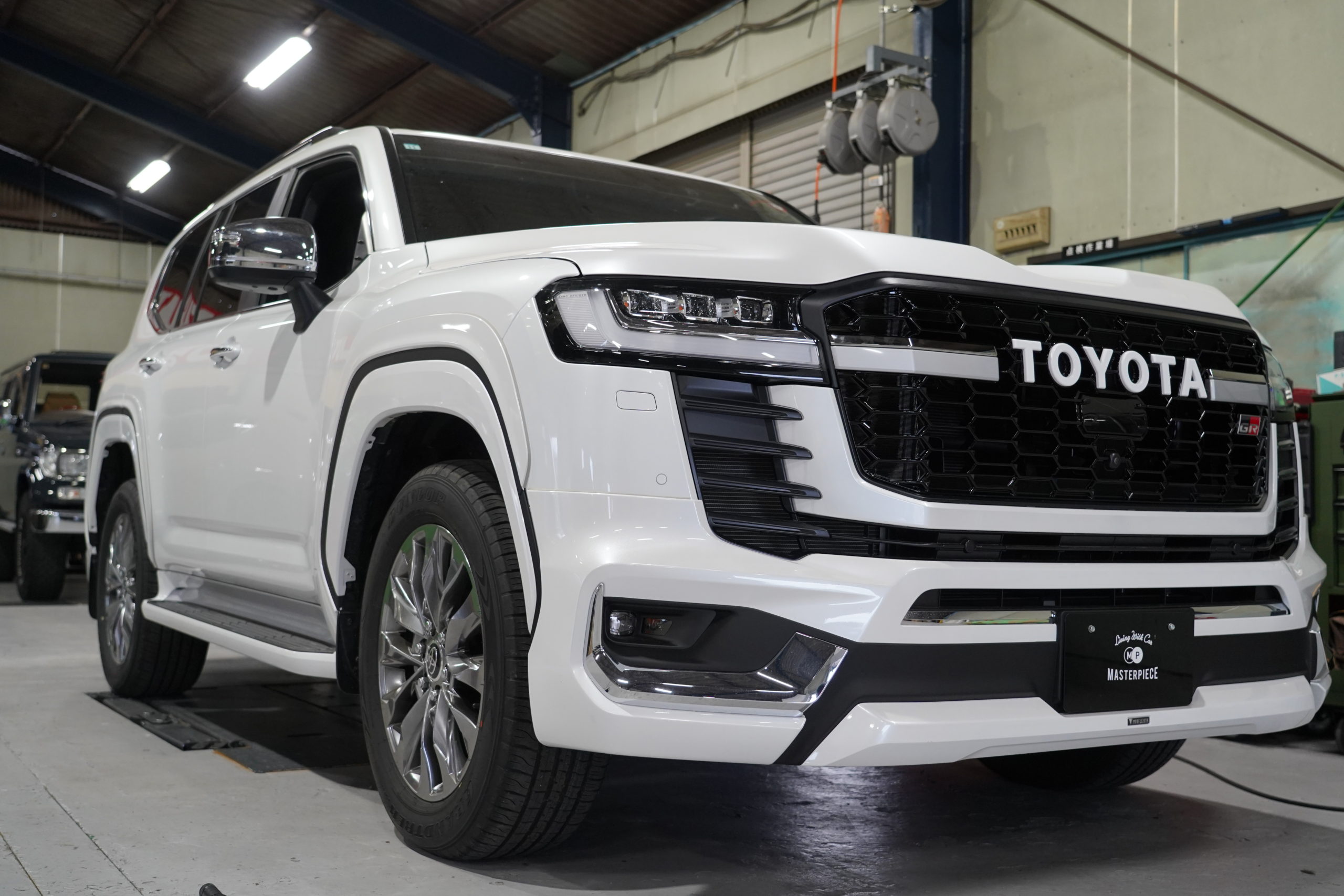 滋賀県】ランドクルーザー300 フロントグリル交換 GRグリル化 カスタム