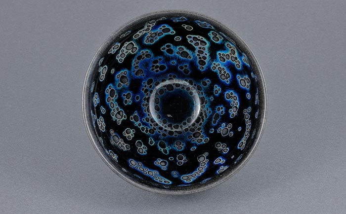 あの大人気国宝が宙に浮く!?「黒の奇跡・曜変天目の秘密」開催