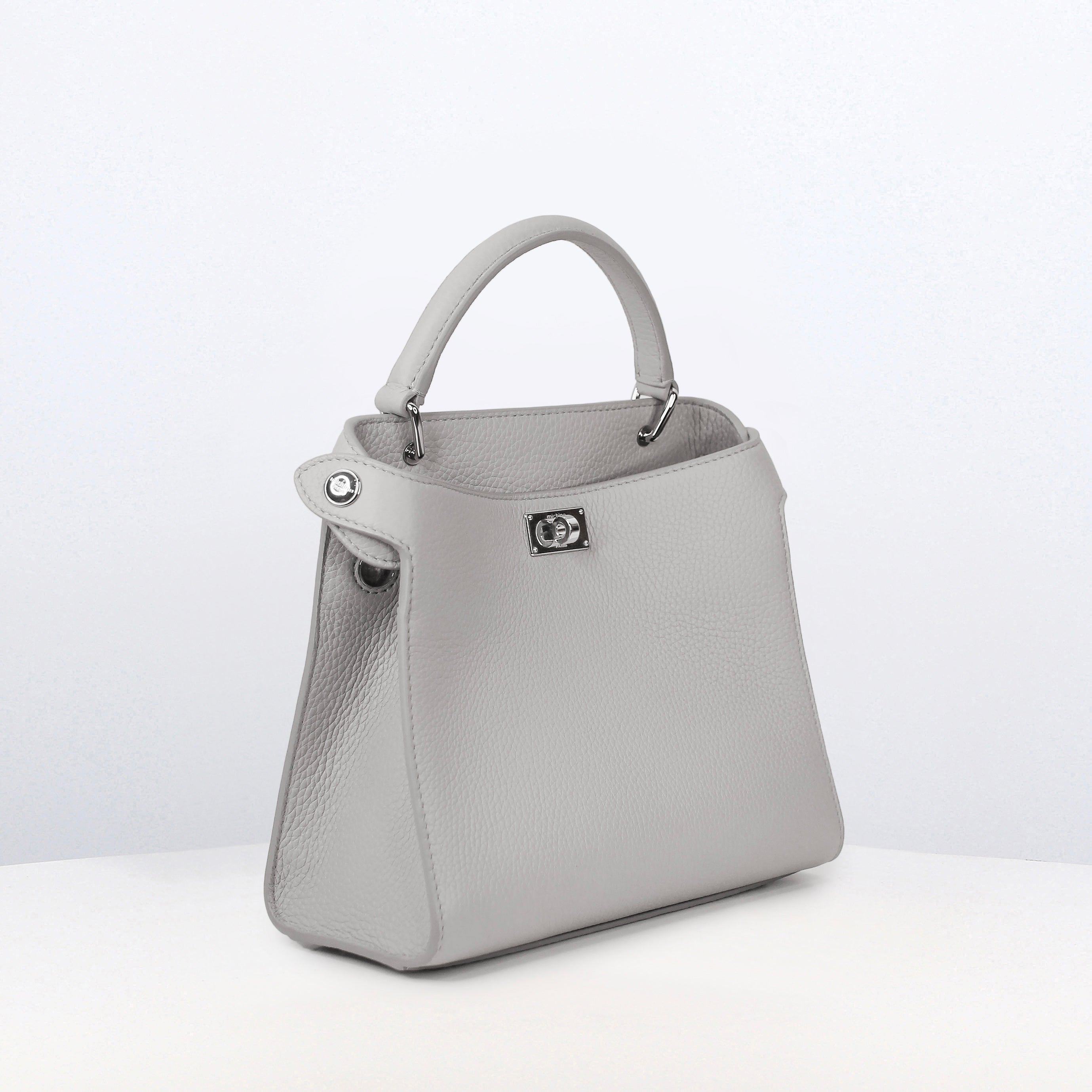 ミチノ・パリ：パリ発の上質なレザーグッズ