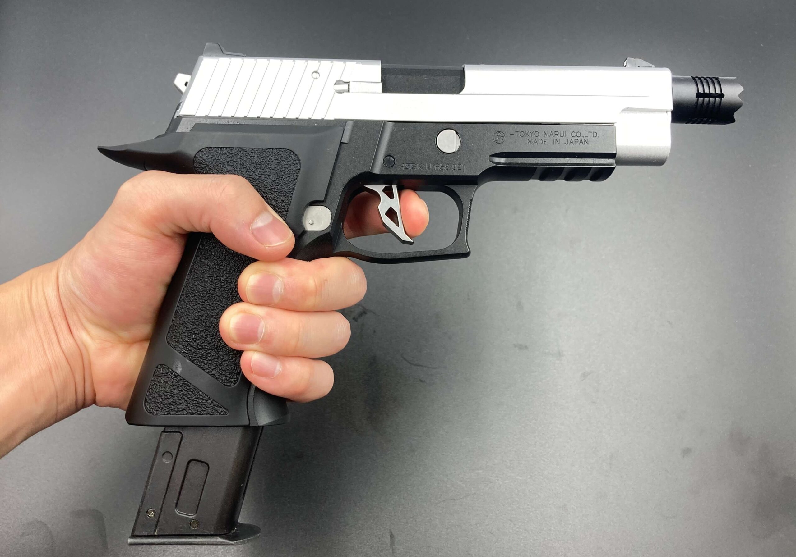 センチネルナイン使用 P226 ガスガン ブラック マガジン2本付き マルイ