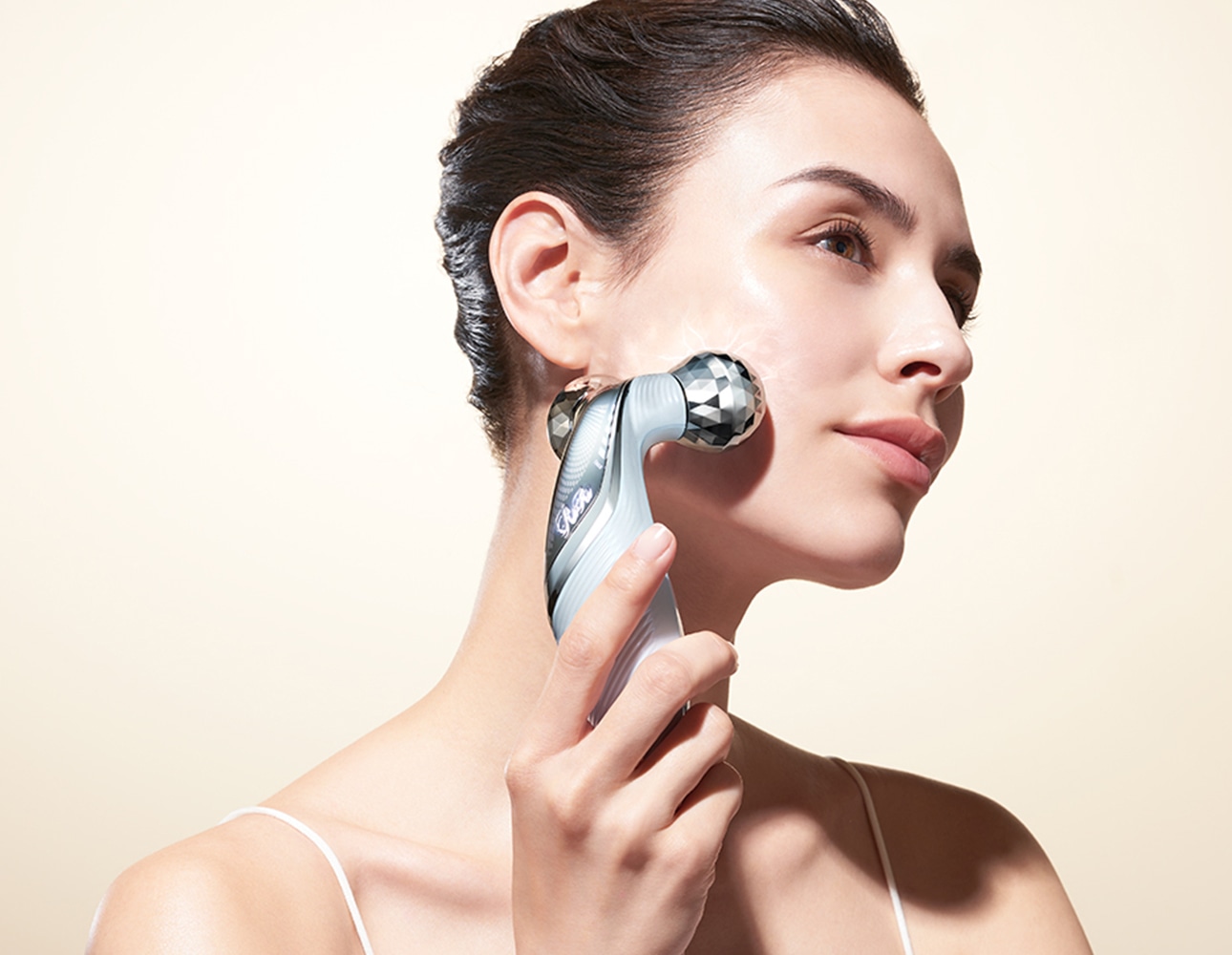 リファカラットリフト（EMS美顔器）| 美容機器 | ReFa（リファ）公式