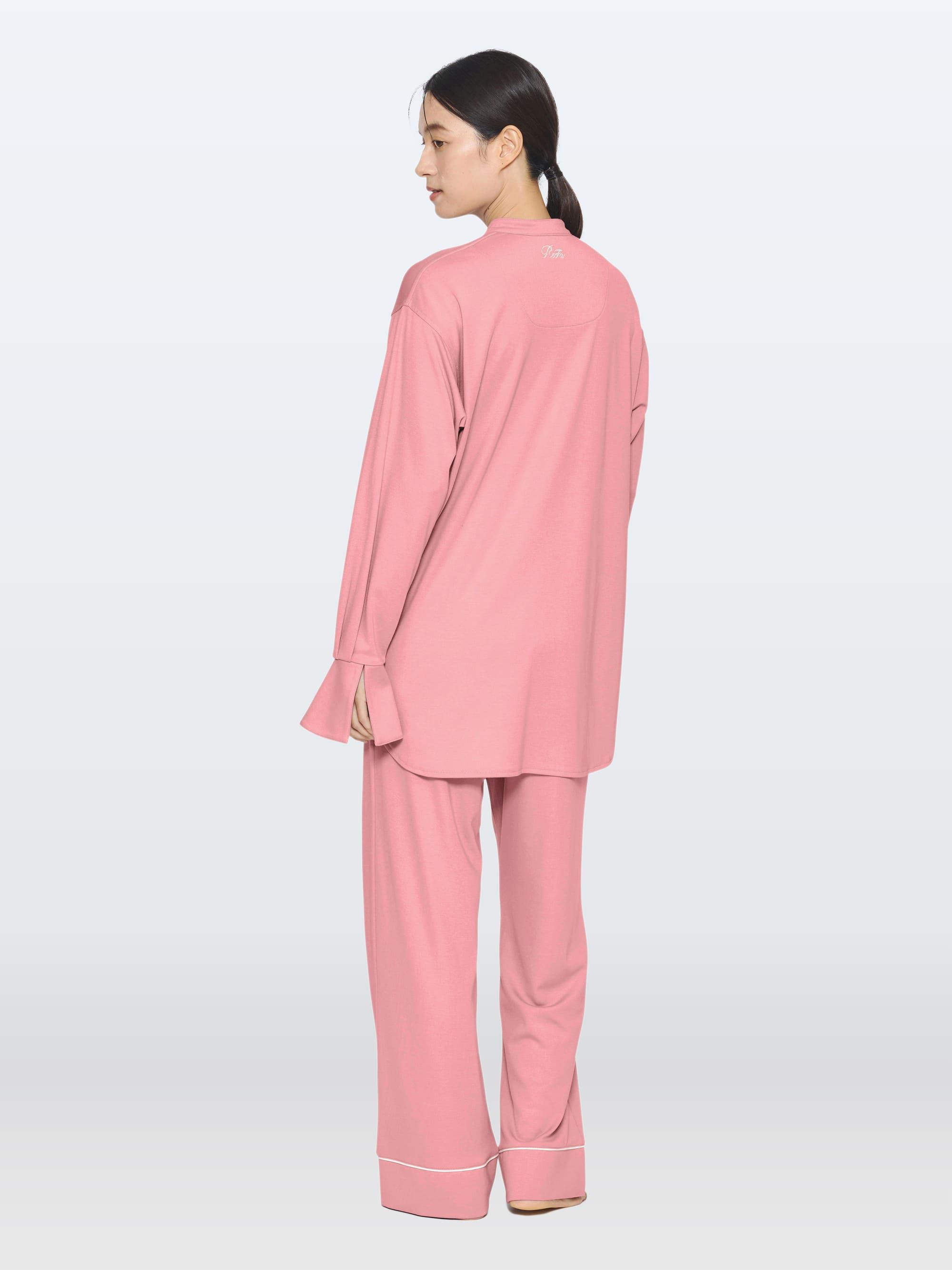 リファバイタルテック モイストスムース スタンドカラースリープウェア