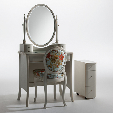 空間をエレガントに飾るこだわりのドレッサー ｜村内ファニチャー