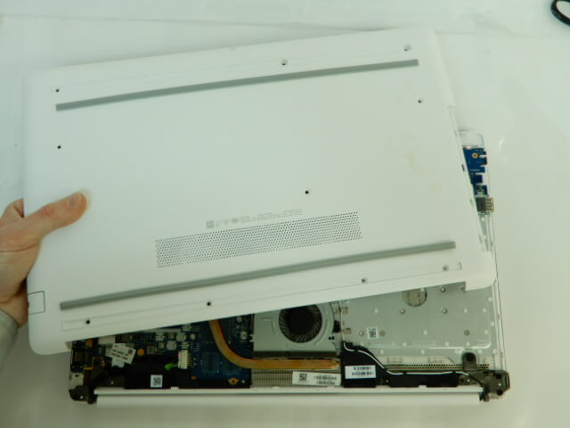 外装破損あり hp 15-db0214AU AMD パソコン修理事例 HPノートパソコン