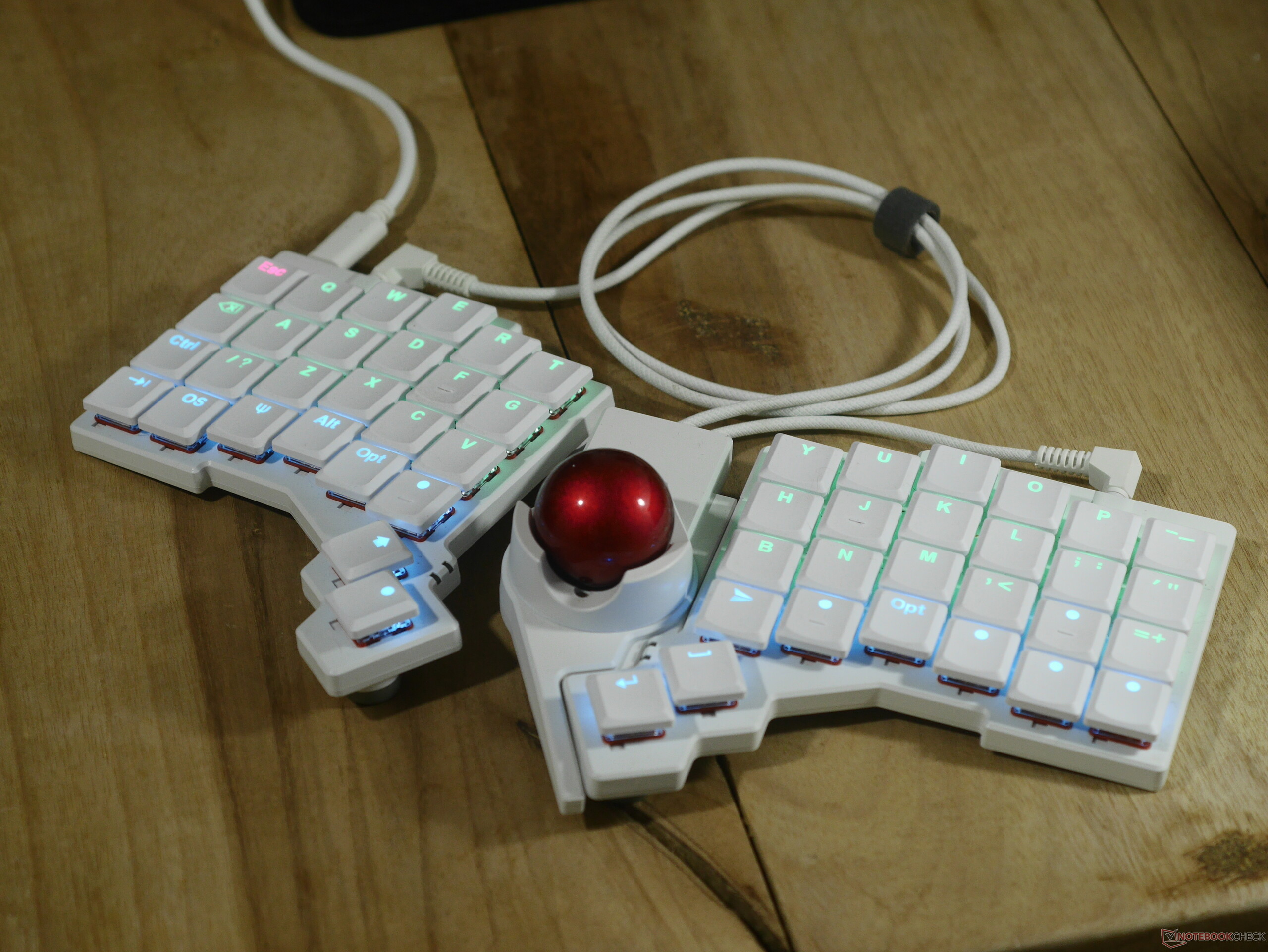 Made for tinkerers and beginners alike: ZSA Voyager ergonomic low