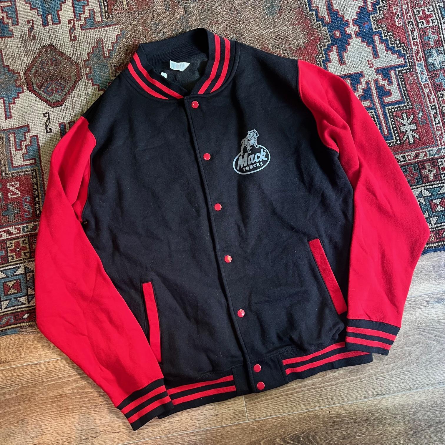 ほぼ未使用【MACK TRUCKS】マックトラックス 黒×赤【スウェット