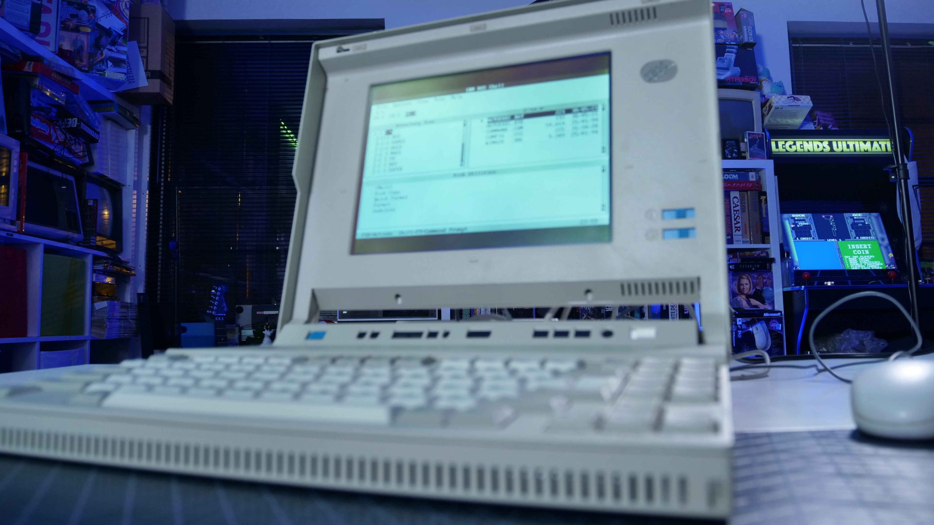 The IBM PS/2 Laptop - Nostalgia Nerd