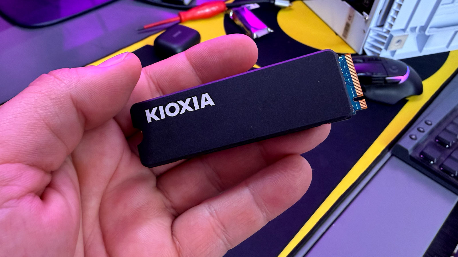 Kioxia Exceria 1TB NVMe with Heatsink Review: Fast, Matt black