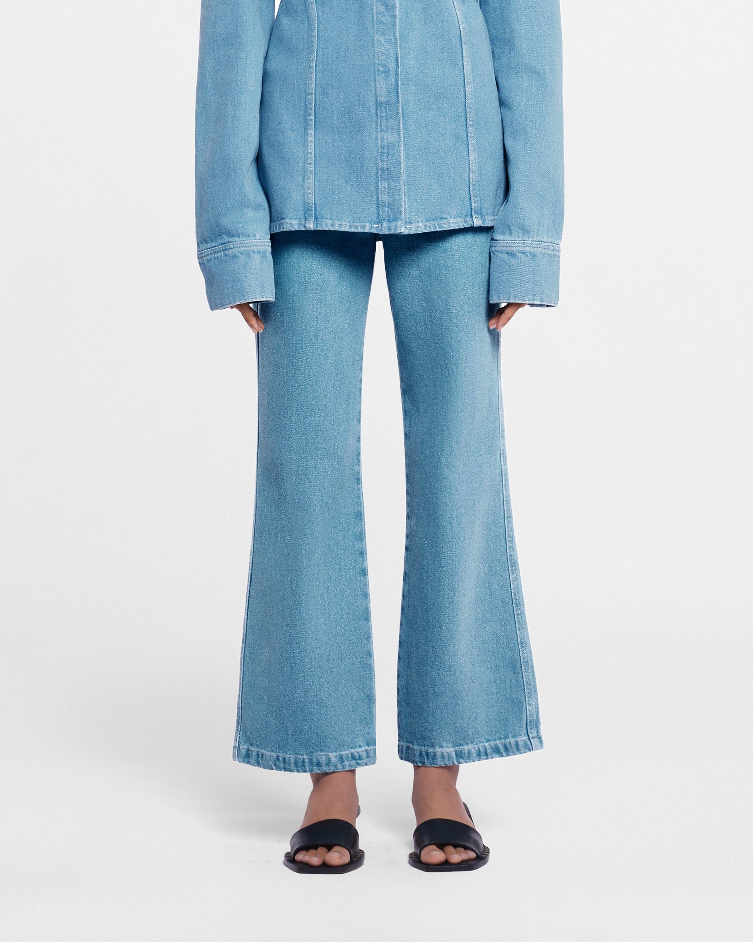 Zoey - Cropped Kick-Flare Jeans - Eco Light Wash – Nanushka