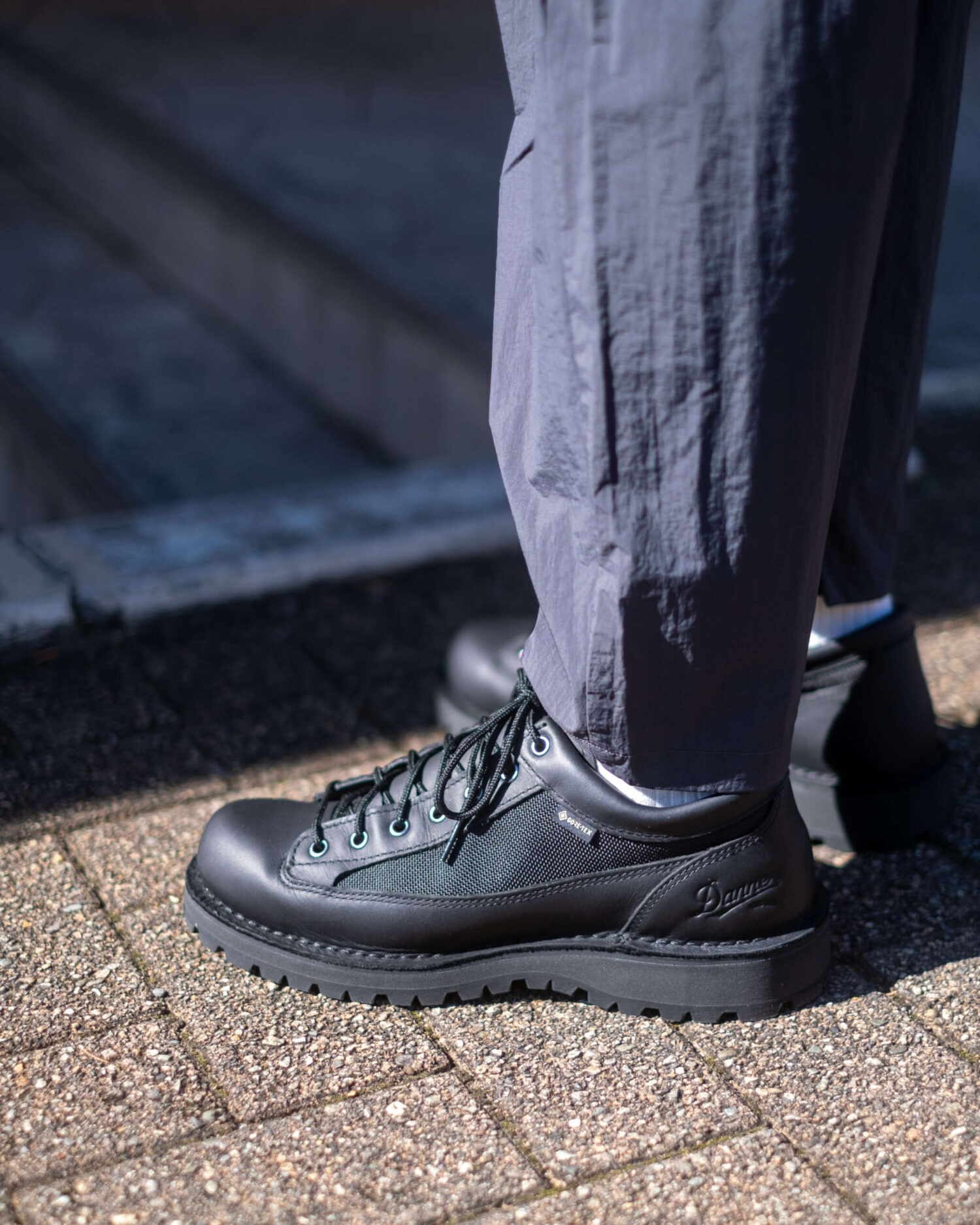 アウトドアからアーバンスタイルまで万能な「DANNER FIELD LOW
