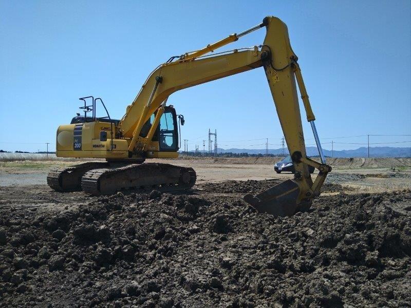 コマツ PC200 – 除雪の総合デパート 株式会社ニットク