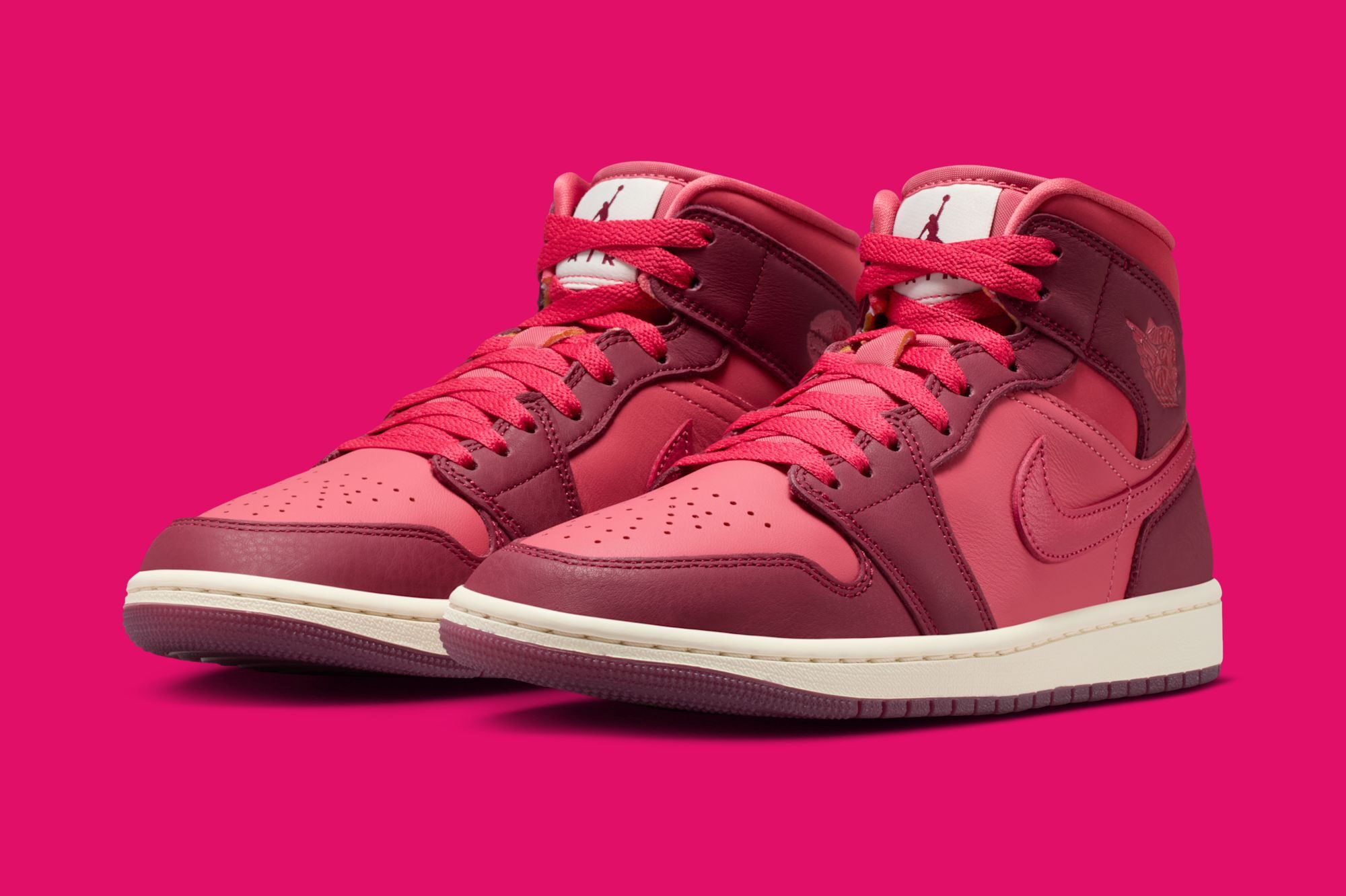 Air Jordan 1 Mid SE WMNS 