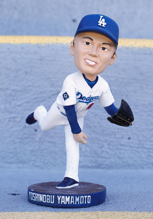 山本由伸 ボブルヘッド人形の出来ばえに…「まだあんまりちゃんと見て