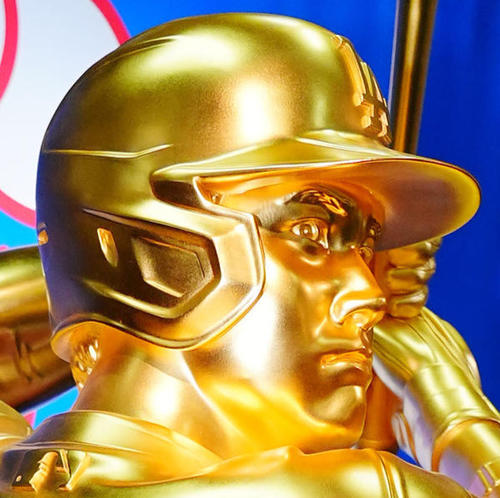 黄金のバッター大谷翔平」お披露目 金箔1550枚つかった等身大の高額