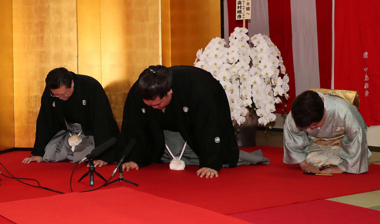 照ノ富士、伝達式の口上「謹んでお受けいたします」 - 大相撲 : 日刊