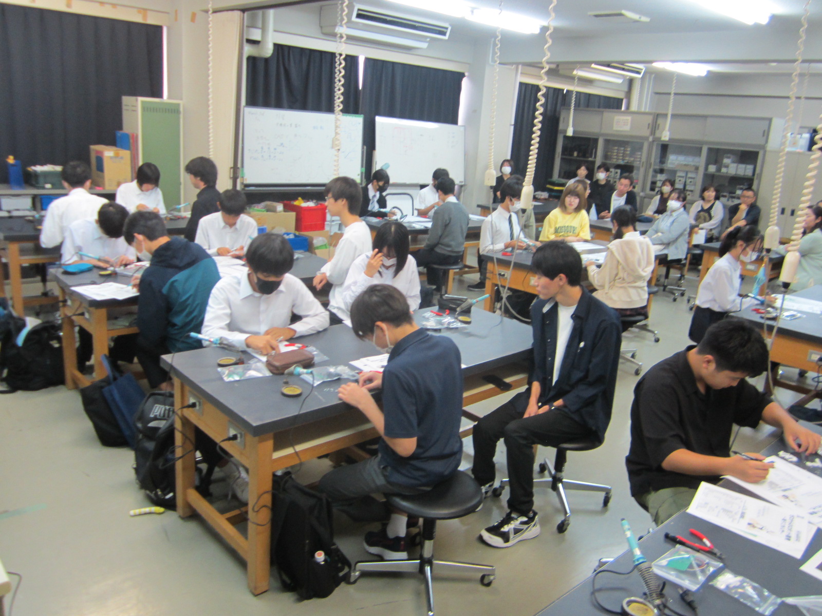 中学生のための体験授業を開催しました | 独立行政法人国立高等専門