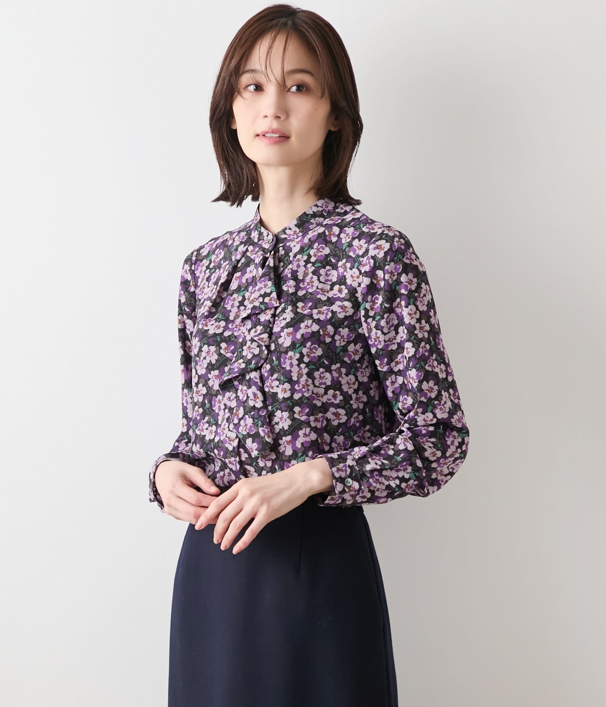 ビオラフラワープリント フロントフリルブラウス(51616172-2025