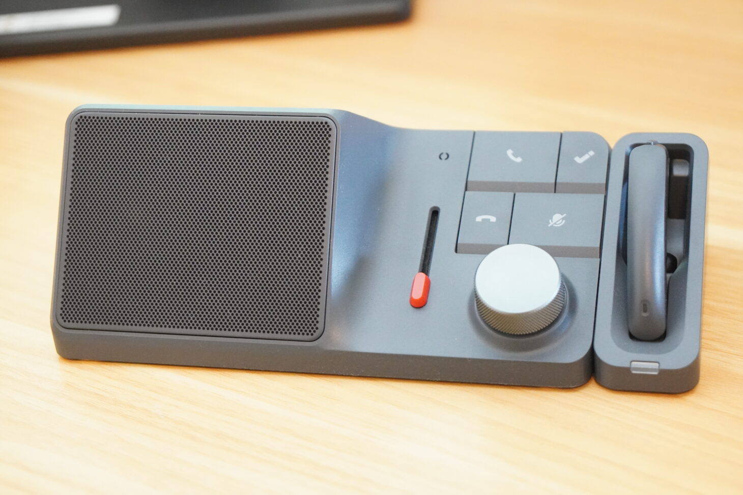 レビュー】HiDock H1｜デスクを美しく、議事録をスマートにするAI