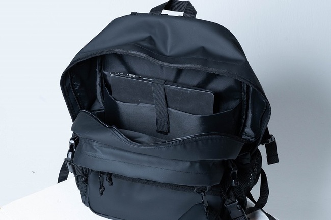 De:TOUR” ﾊﾞｯｸﾊﾟｯｸ-ｽﾍﾟｼｬﾙﾎﾟｰﾁ付-[ﾌﾞﾗｯｸ]・ReoNa | Sony Music Shop