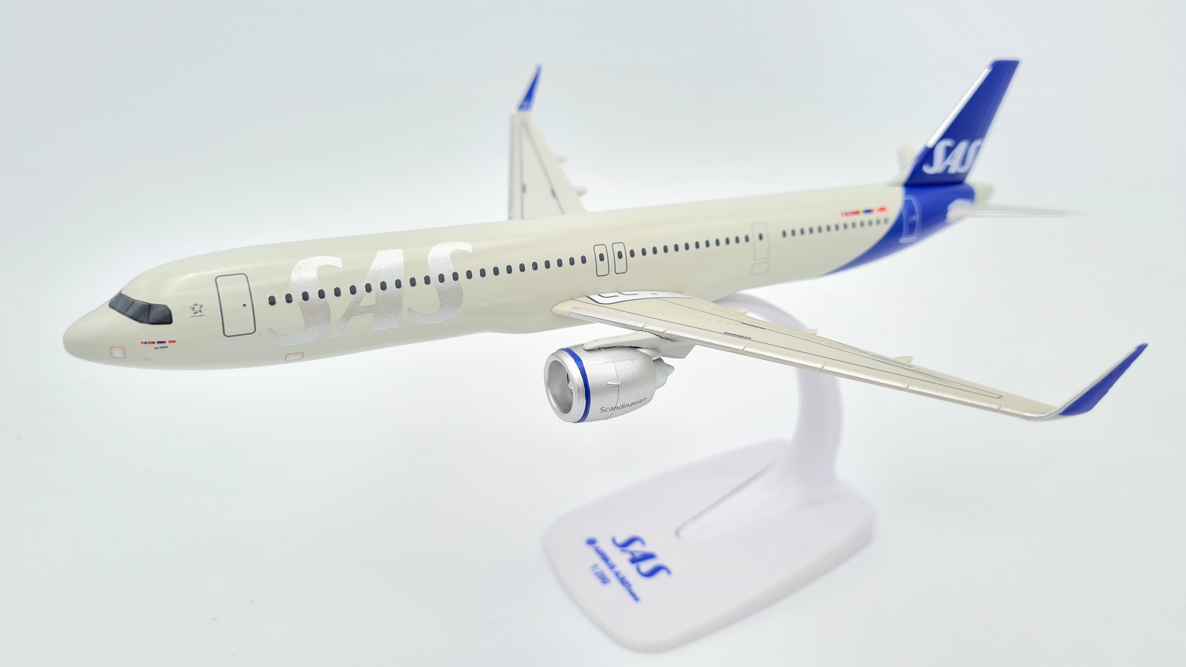 1/200 SAS Airbus A321 (訳アリ品) 要説明文確認 1/200 SAS Airbus