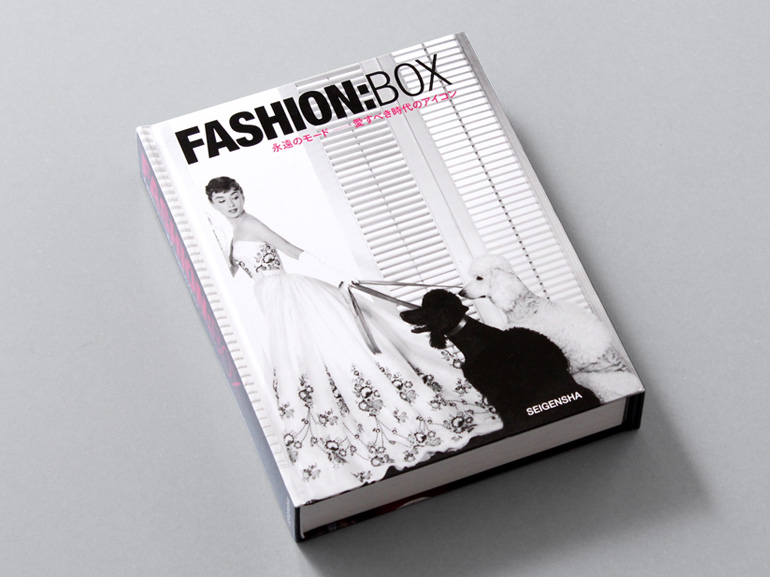 Embroidery Italian fashion 希少 洋書 モードの世界 Embroidery