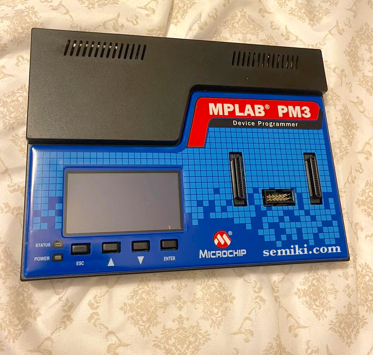 Microchip MPLAB PM3 UNIVERSAL DEVICE DV007004 chip loading device