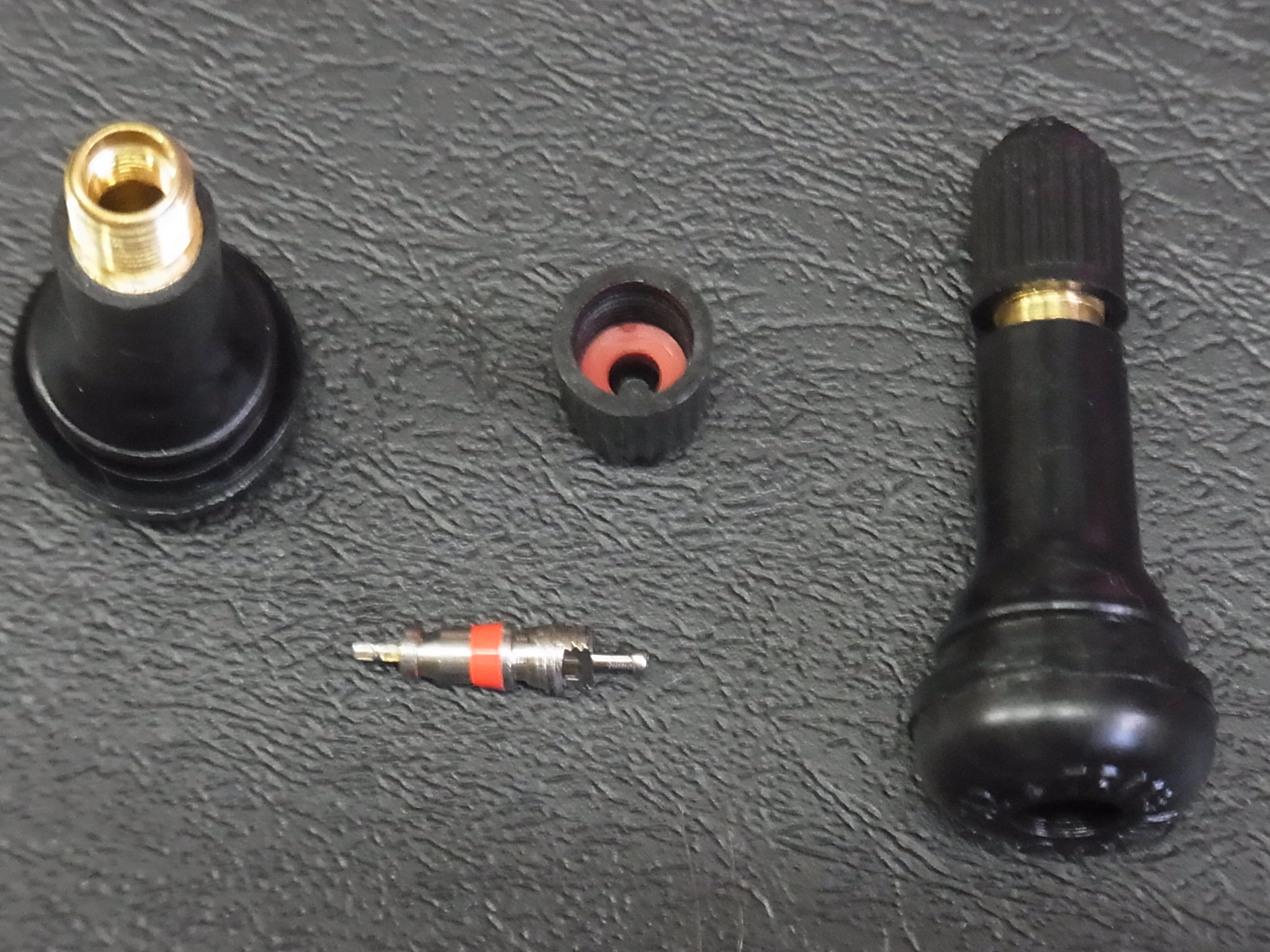 テック チューブレスバルブ TR413-BA 100本 耐熱コア TECH スナップ