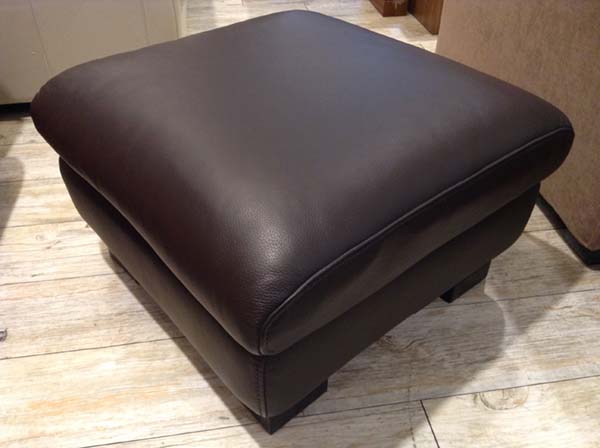 KELVIN GIORMANI/ケルビン・ジョルマーニ 本革張りオットマン ドイツ製