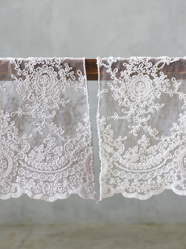 Chez moiテーブルランナーCorinzioホワイト シェモア ～ サラグレース